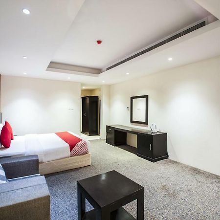 אל חובר Oyo 200 Majestic Homes מראה חיצוני תמונה